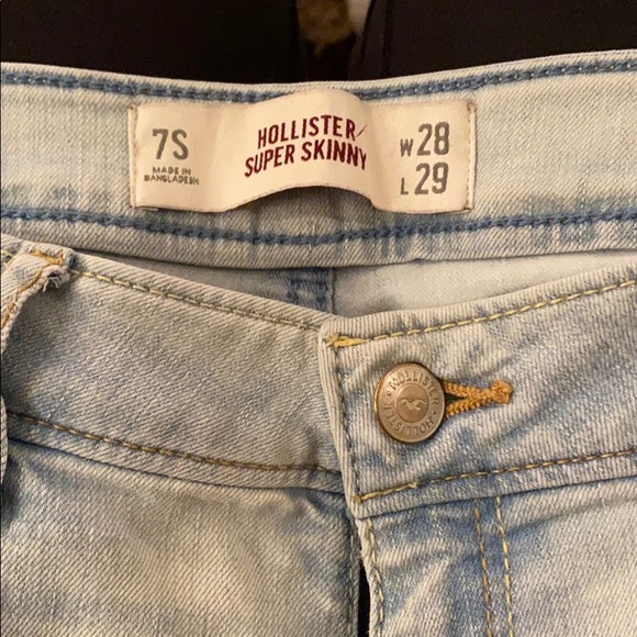 Light wash hollister jeans - Picture 3 of 3